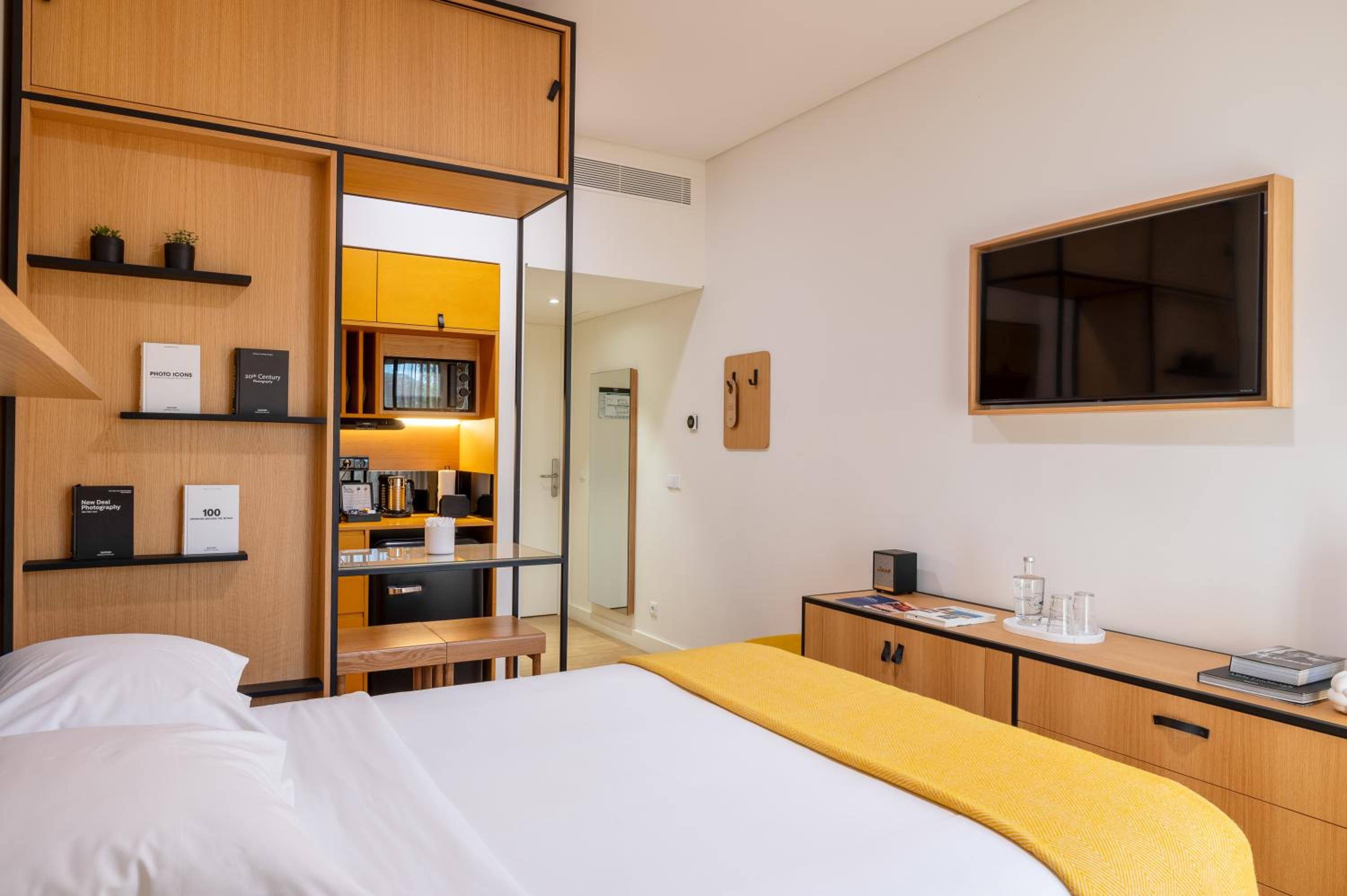 Superior Double Room with Balcony - Photo 9