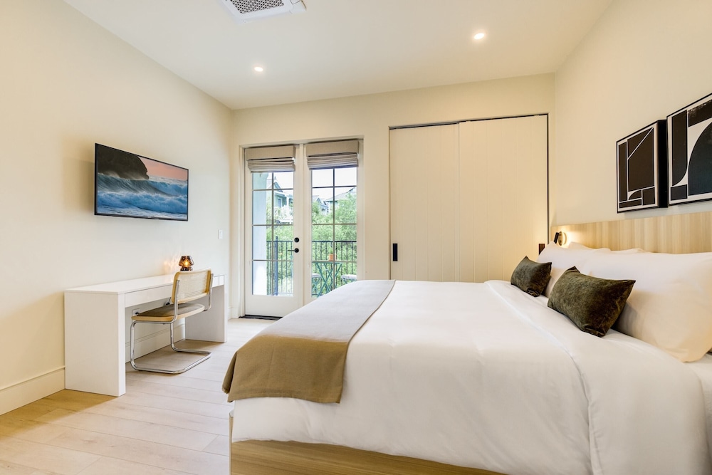 Premier Apartment, 2 Bedrooms, City View photo 3