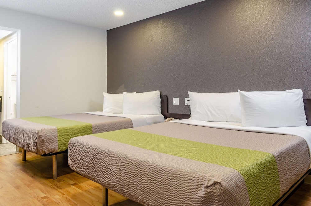 Deluxe Room, 2 Queen Beds, Non Smoking, Kitchenette