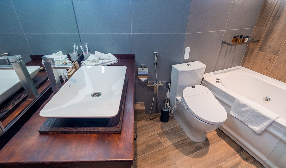 Premier King Room - Photo 5