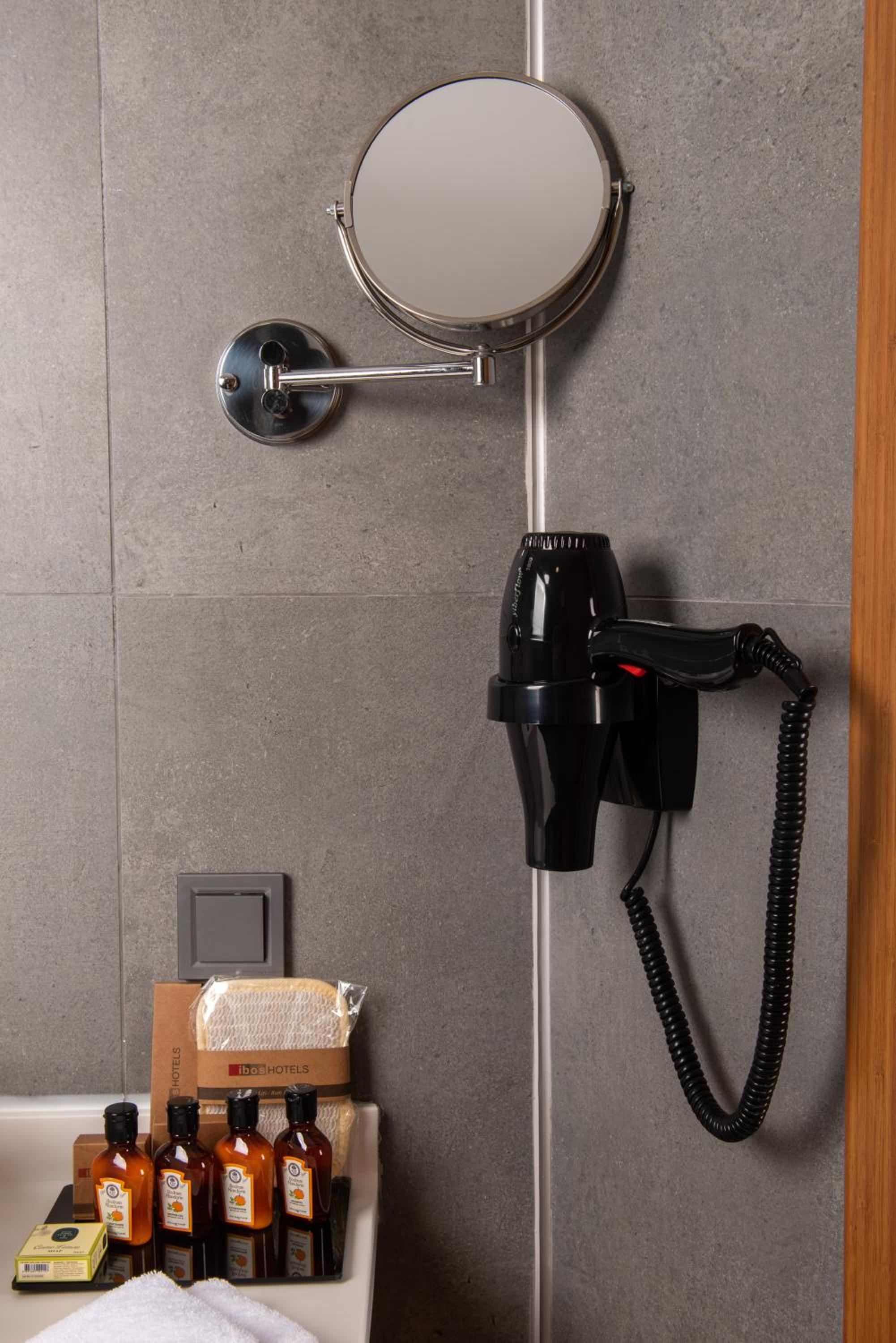 Suite - Photo 11
