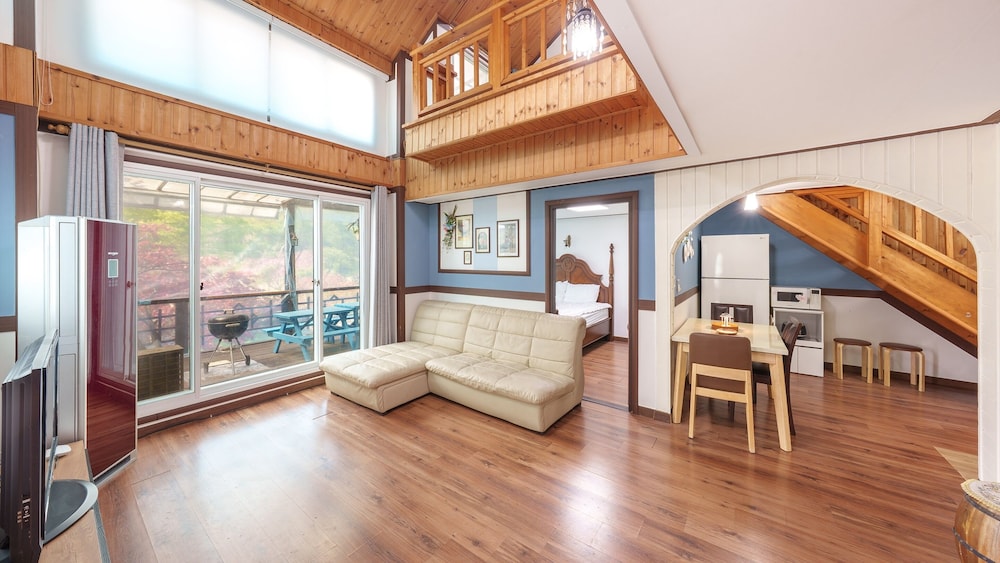 Basic Room, 2 Bedrooms (B101 (Private BBQ / Duplex))
