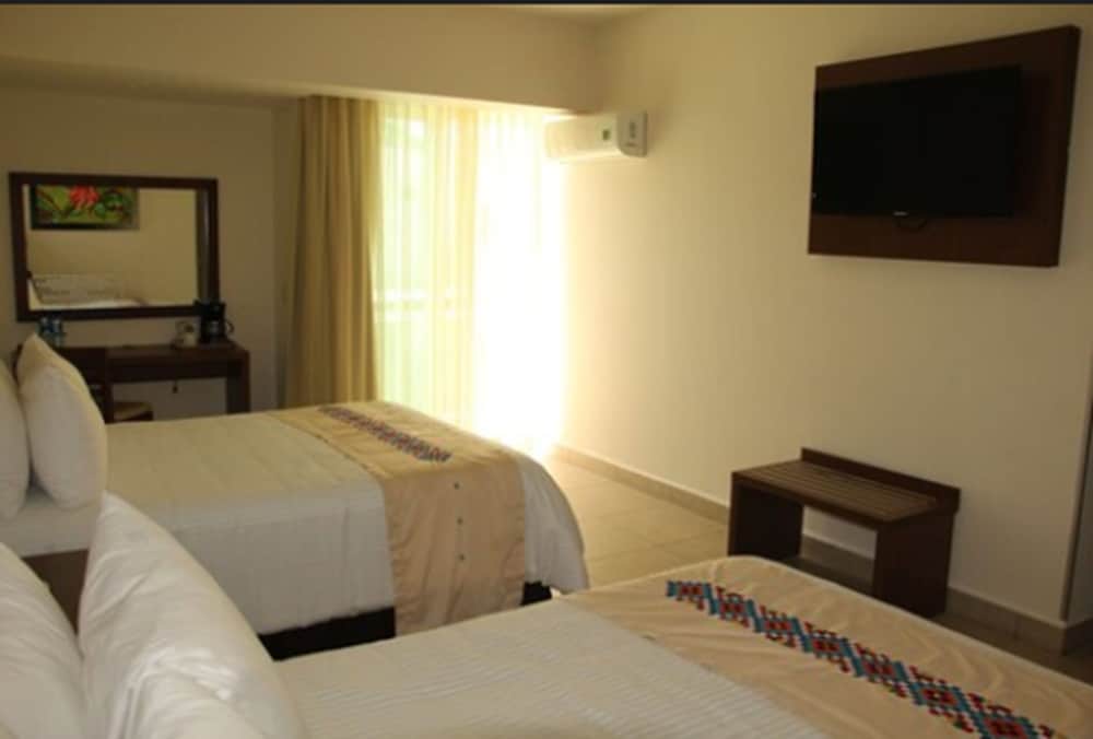 Room, 2 Twin Beds, Street View - Photo 7
