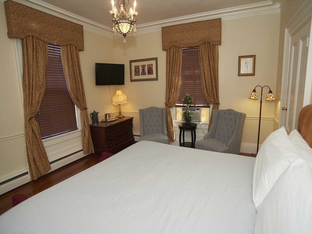 Standard Double Room, Ensuite (The Inn 7 King Jetted Tub)