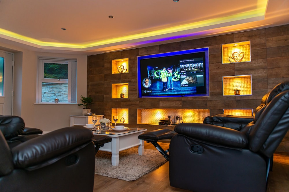 Executive Apartment, Accessible, Private Bathroom (Jacuzzi - Apartment 1) - Photo 73