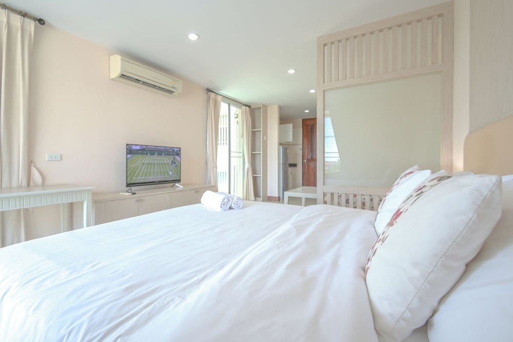 Deluxe Room - Photo 8