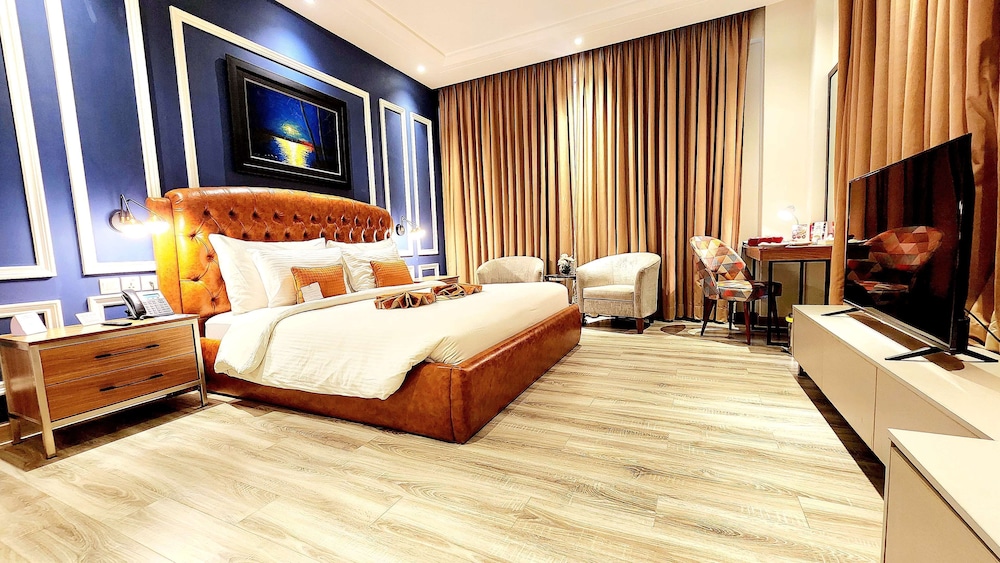 Executive Room, 1 King Bed, Non Smoking, City View (with Extra Bed) - Photo 2