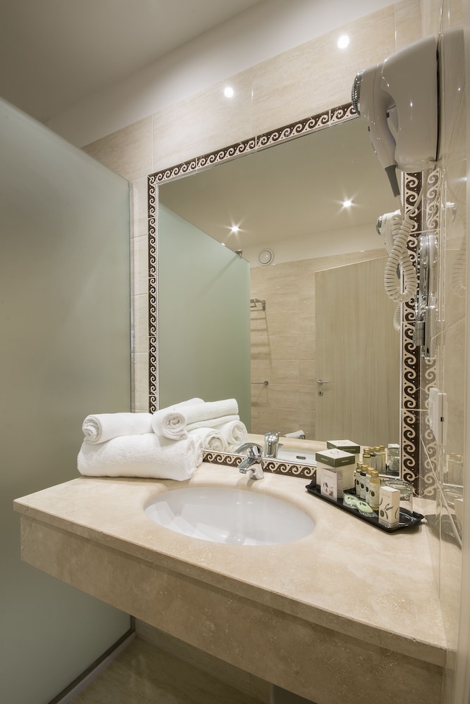 Superior Double Room Single Use - Photo 10