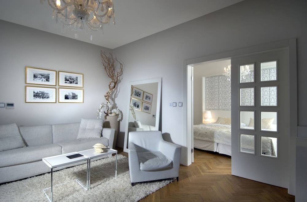Deluxe Suite photo 1