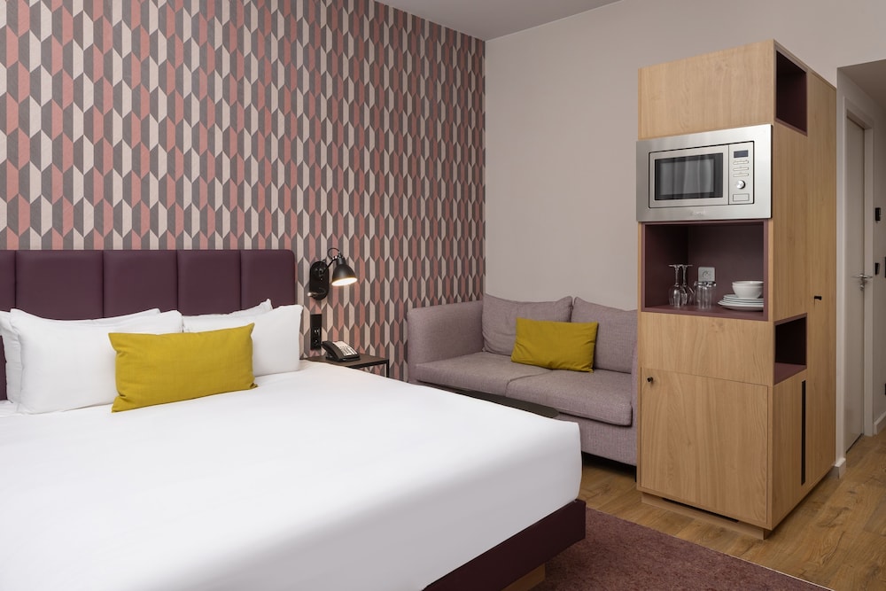Room, 1 King Bed - Photo 3