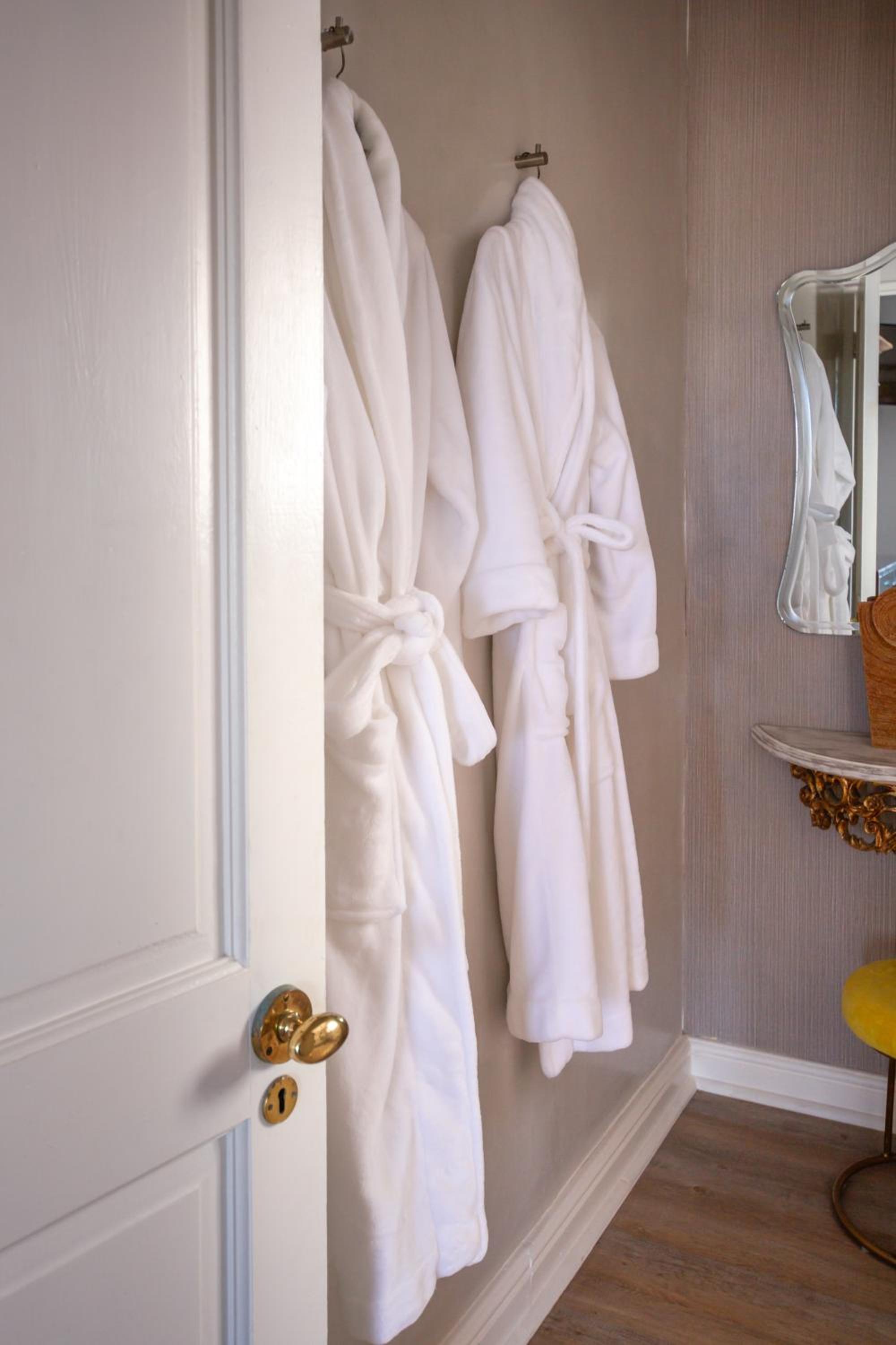 Executive King Room - Photo 8