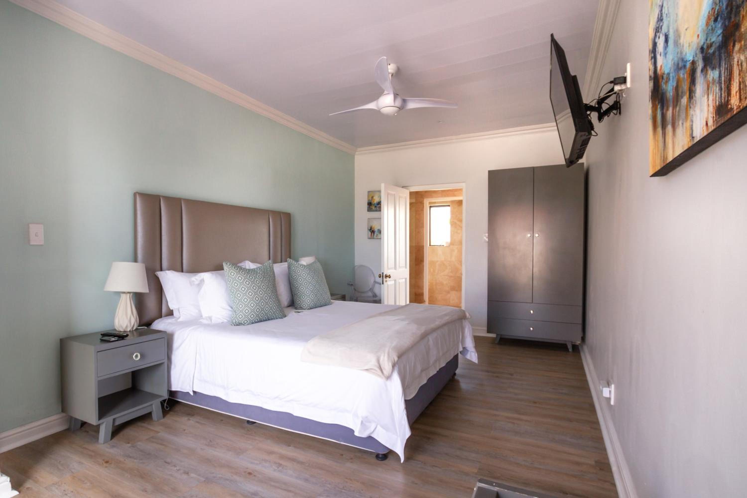 Comfort King Room