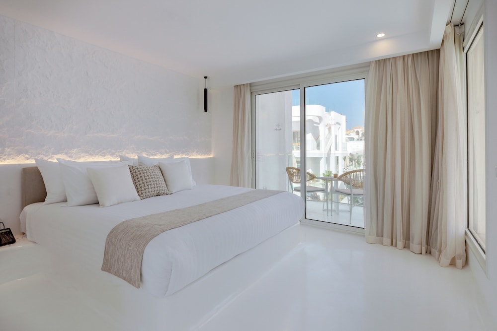 The Party Never Ends Jacuzzi Suite