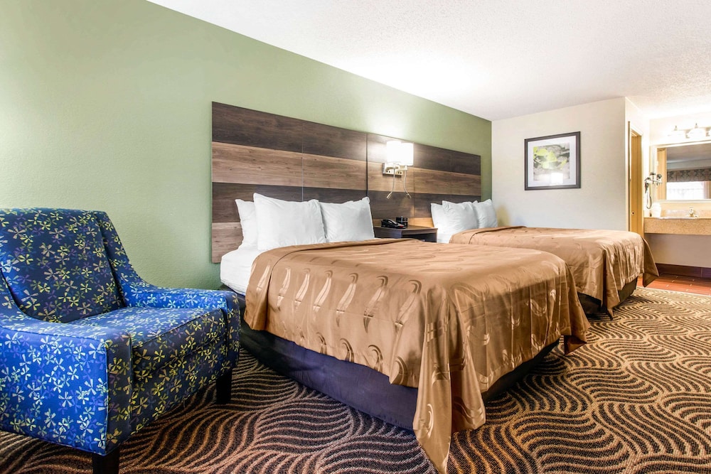 Standard Room, 2 Queen Beds, Non Smoking - Photo 5