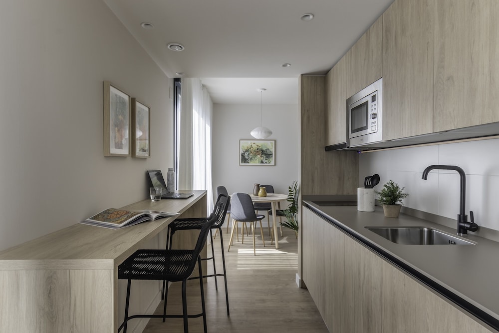 Apartment, 2 Bedrooms, Terrace - Photo 2