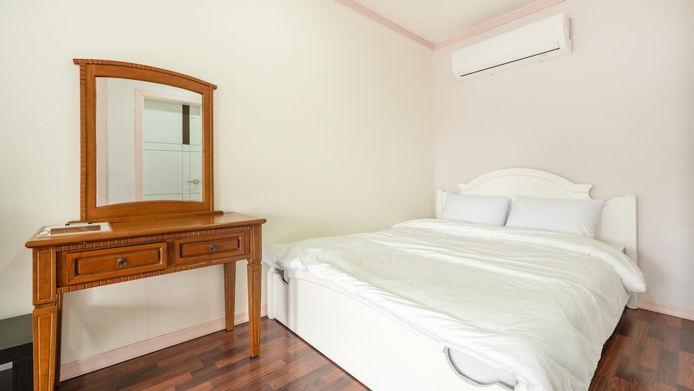 Basic Room, 1 Bedroom (Clover)