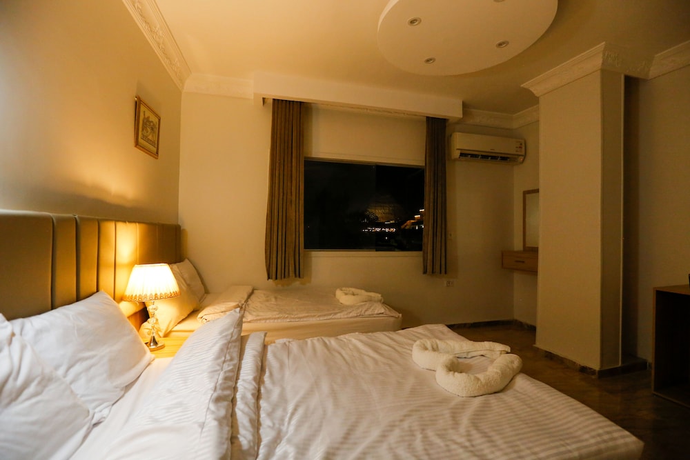 Triple Room Pyramids View photo 1