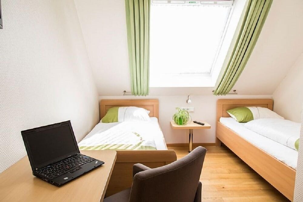 Twin Room, 2 Twin Beds, Non Smoking photo 2