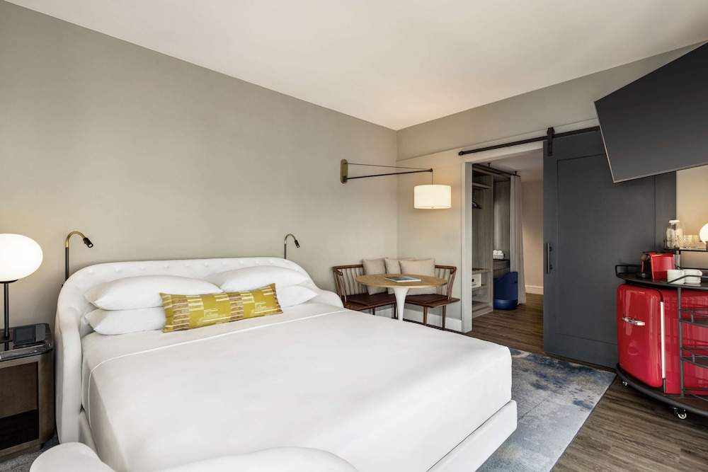 Studio Suite, 1 King Bed, City View - Photo 1