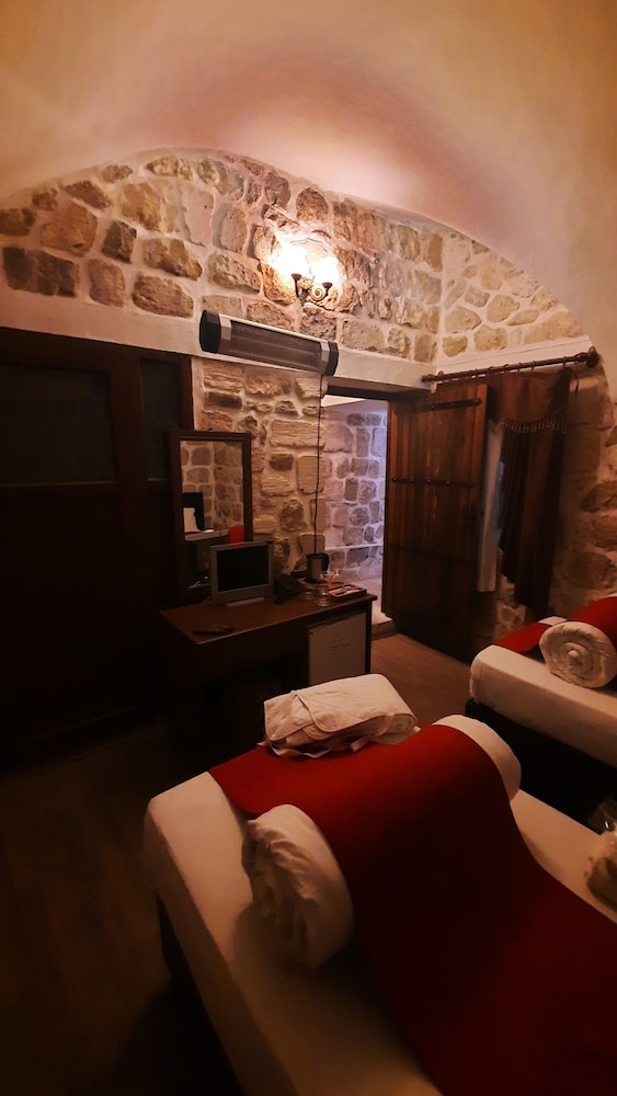 Economy Double or Twin Room, 1 Bedroom, Ground Floor photo 2