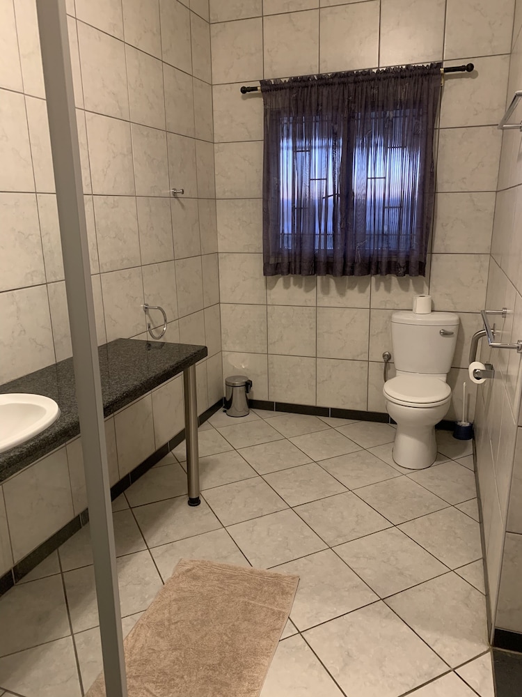 Double Room (Queen Room 2) photo 3