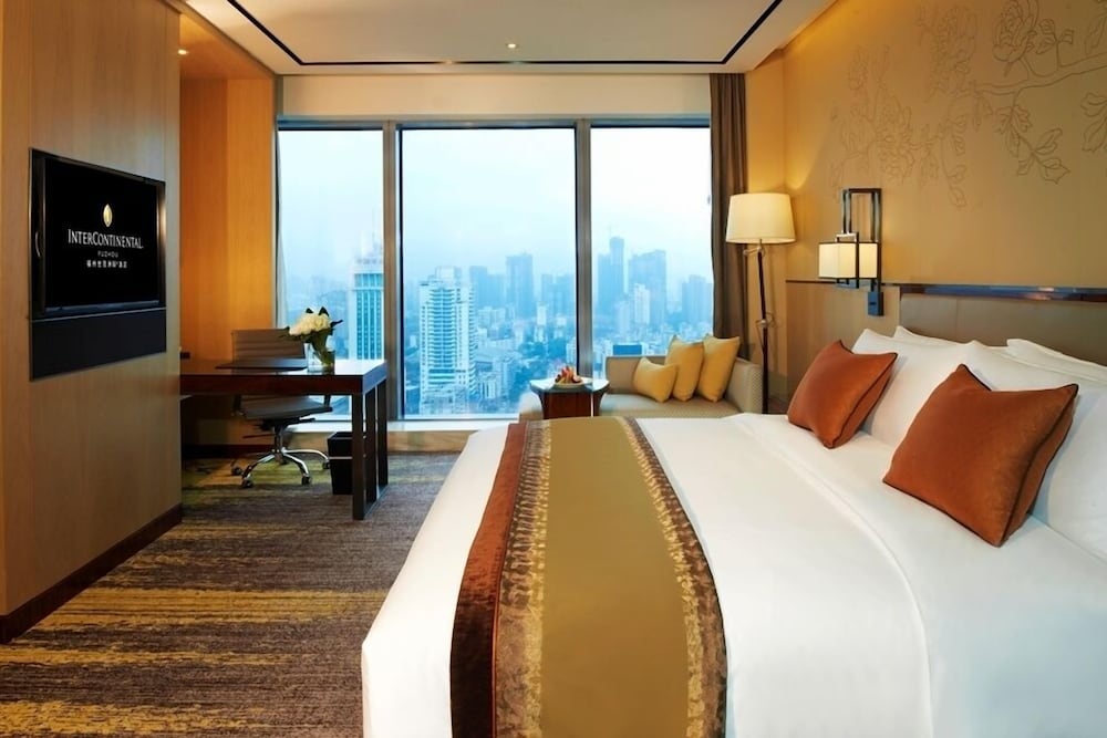 Premium Room, 1 King Bed photo 2
