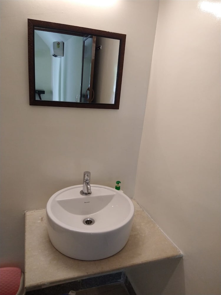 Deluxe Room - Photo 8