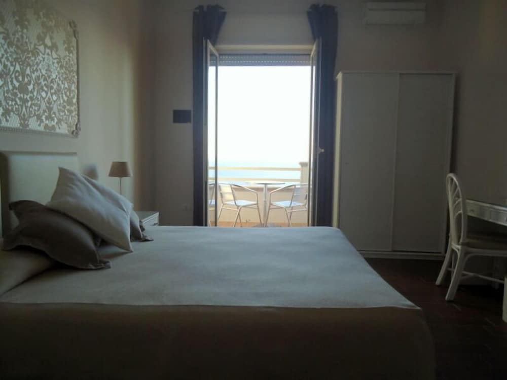Quadruple Room, Sea View photo 1