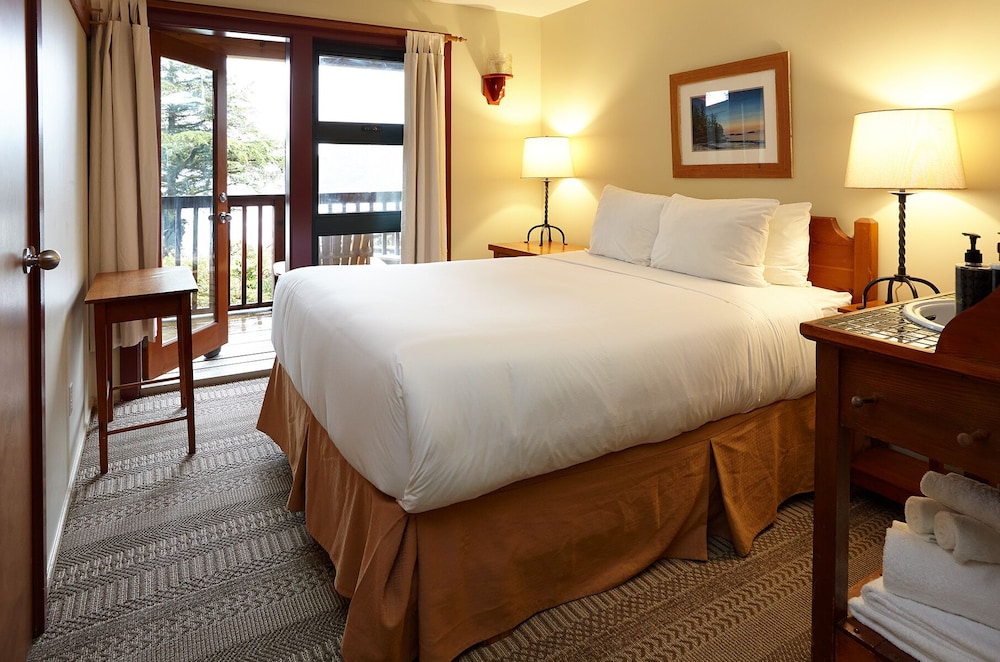 Traditional Room, 1 Queen Bed, Ocean View photo 1