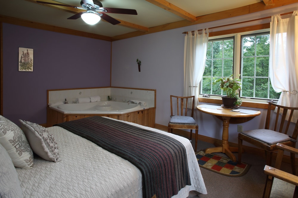 Ollie'S Room - Standard Room, 1 Queen Bed, Jetted Tub, Corner photo 2