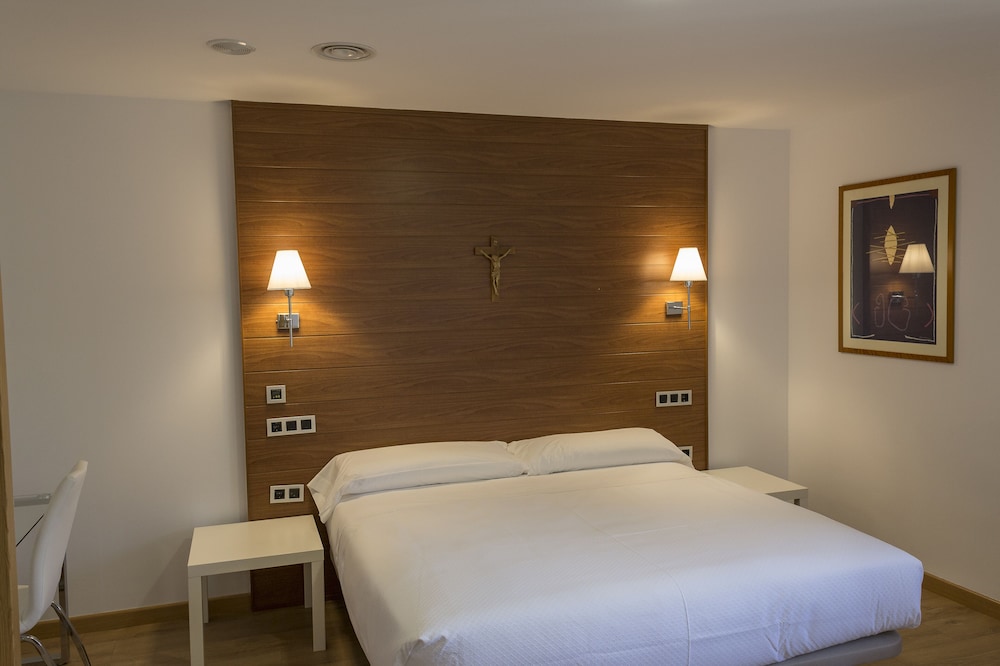 Double Room (With 2 Extra Beds)
