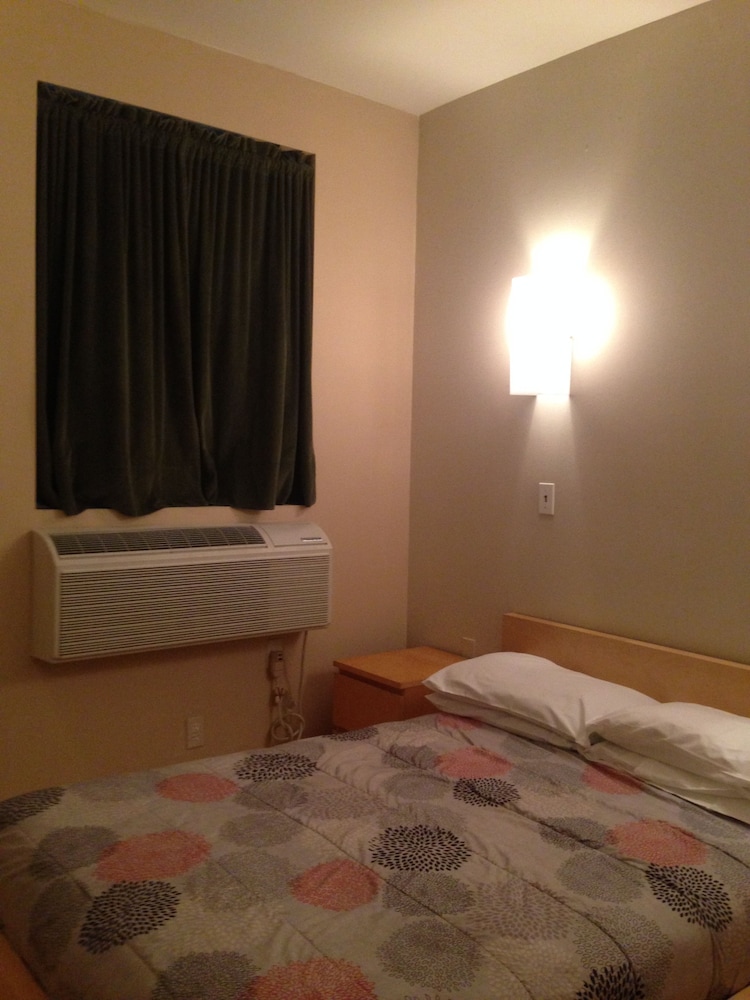 Standard Room, 1 Double Bed, Private Bathroom (Large Room) - Photo 3