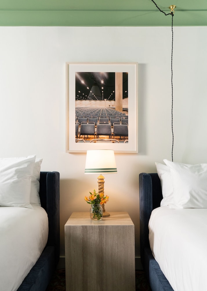 Standard Room, 2 Queen Beds, Microwave (Double - 2 Queen Beds) photo 3
