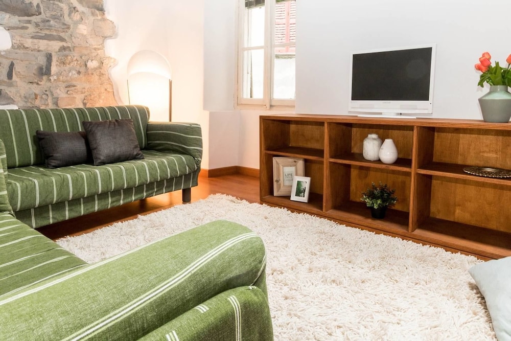 House, 1 Bedroom photo 2