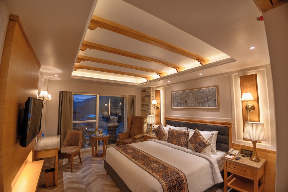Deluxe Room, 1 King Bed, Balcony - Photo 7