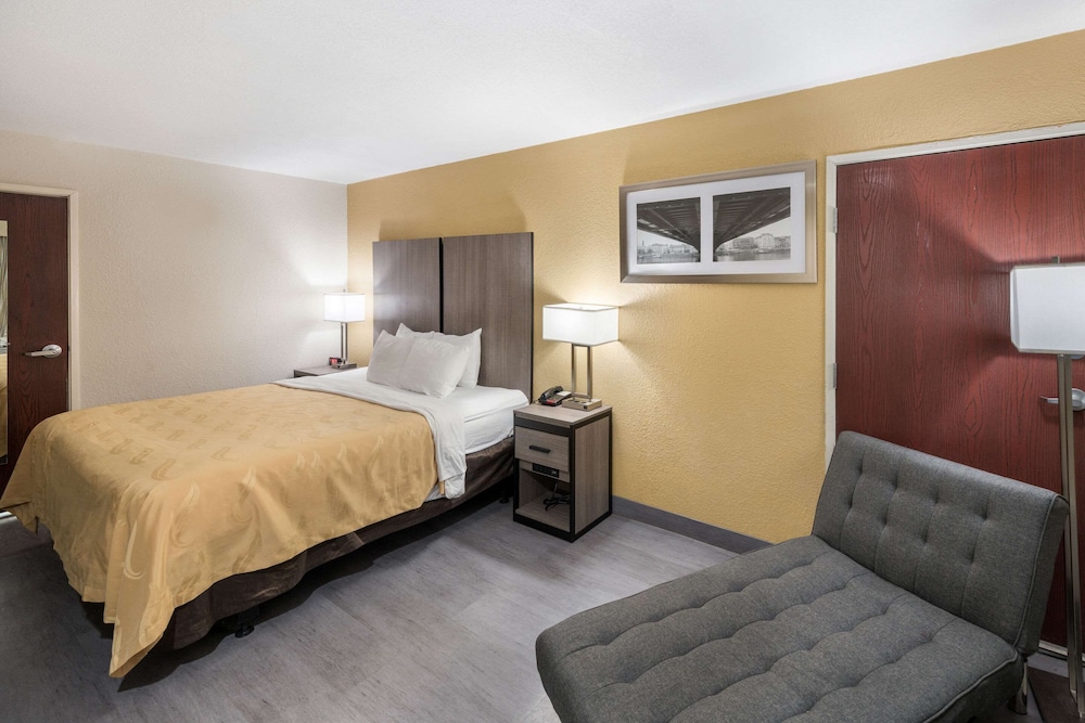 Room, 1 King Bed, Accessible, Non Smoking - Photo 4