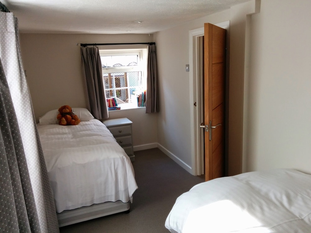 Family Studio Suite, 2 Bedrooms photo 2