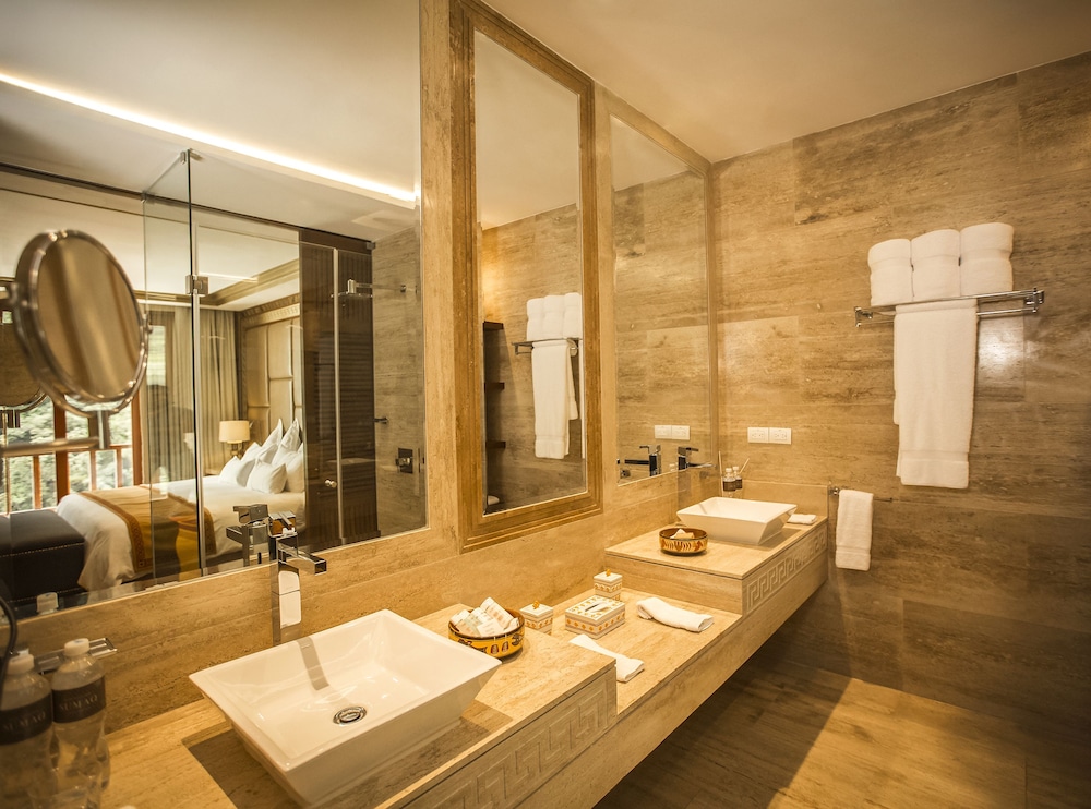Premium Suite, 1 King Bed, River View - Photo 7