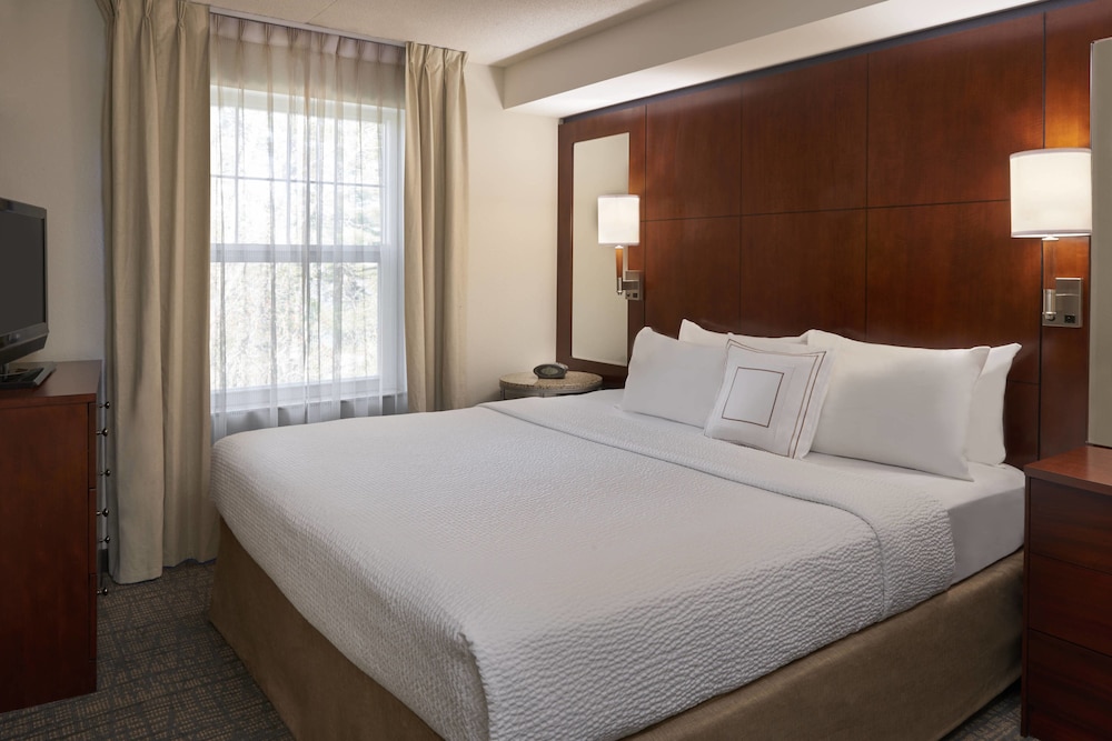 Suite, 1 Bedroom, Balcony - Photo 1