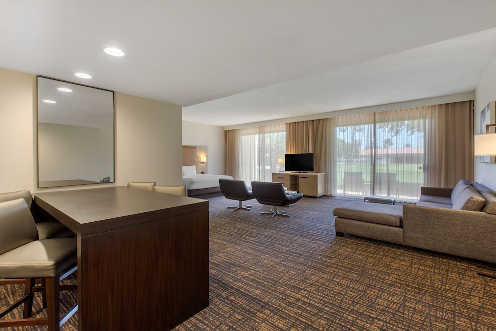 Superior Studio Suite, 1 King Bed, Mountain View (Golf View) - Photo 2