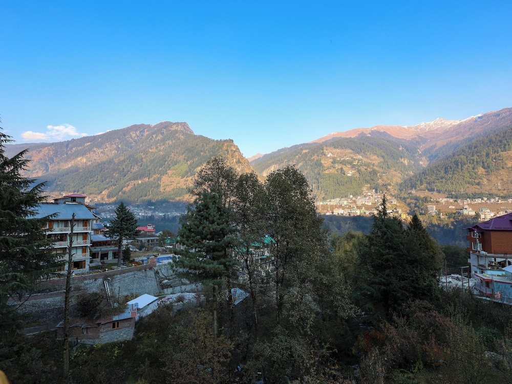 Deluxe Double Room, 1 Double Bed, Mountainside