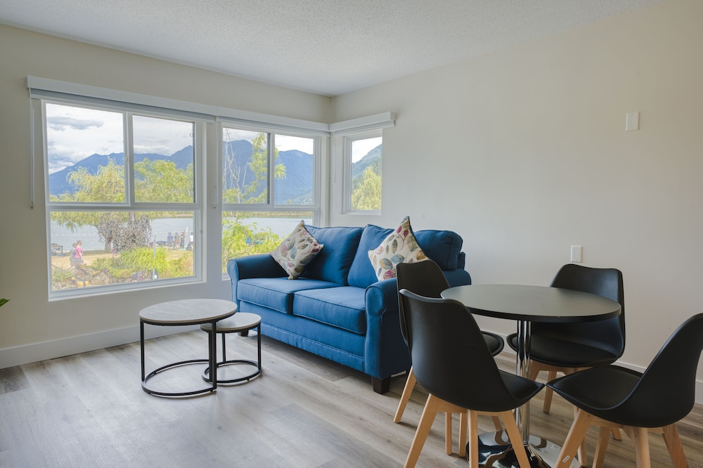 Honeymoon Suite Lake View with Kitchen