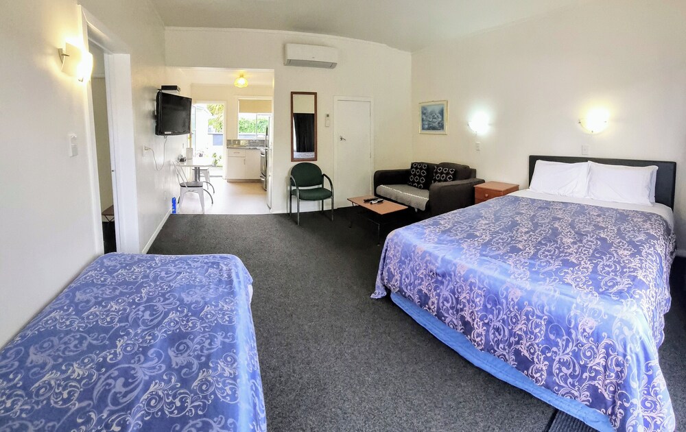 One Bedroom Family Unit (Unit 1) photo 1