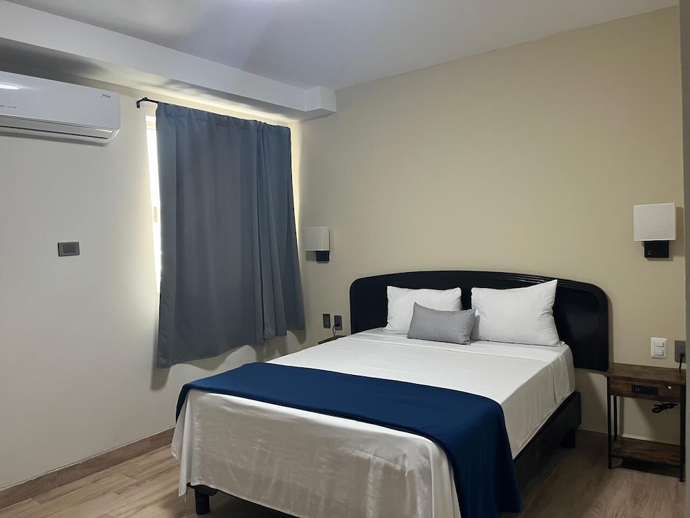 Standard Room, 1 Queen Bed, Private Bathroom photo 1