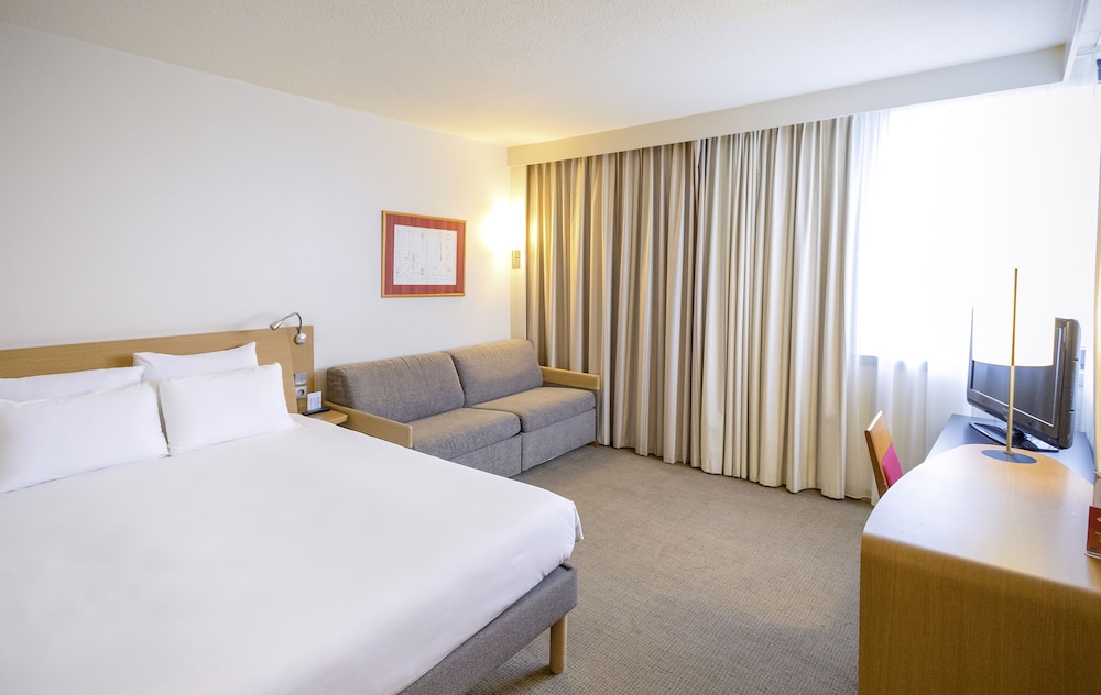 Standard Room, 1 Queen Bed with Sofa bed - Photo 2