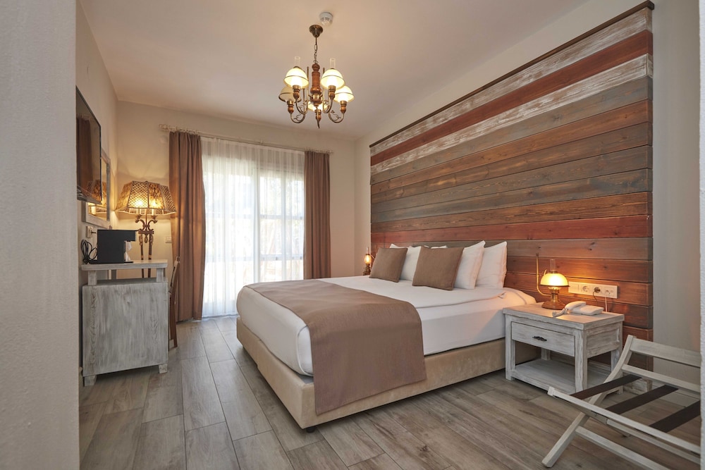 Deluxe Double Room - Photo 16