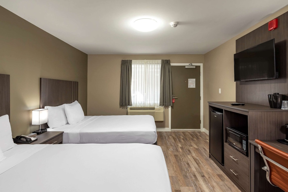 Room, 2 Queen Beds, Non Smoking (Efficiency, Upgrade)