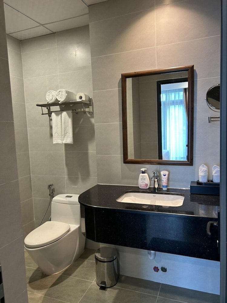 Deluxe Room - Photo 12