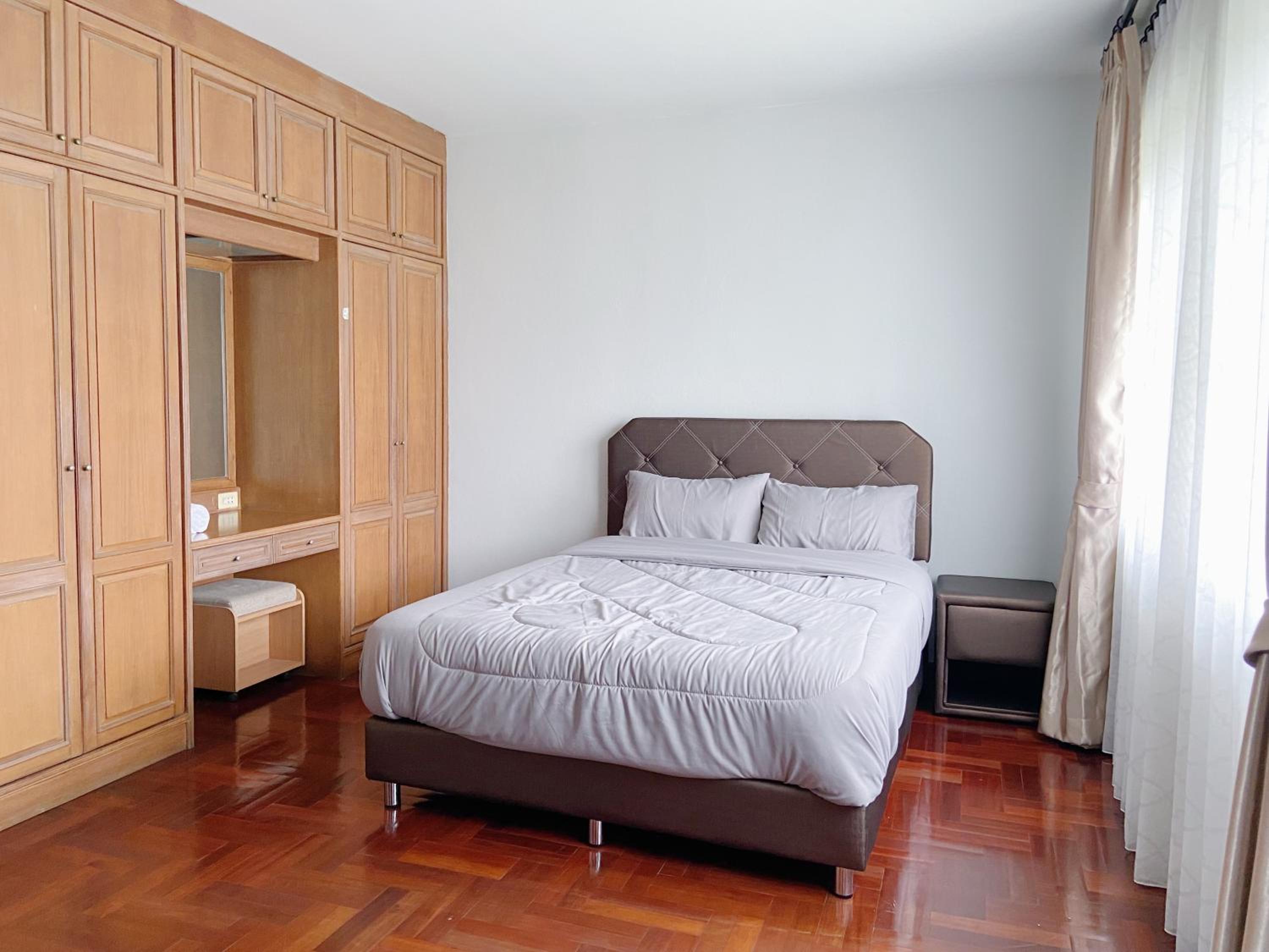 Standard Queen Room photo 2