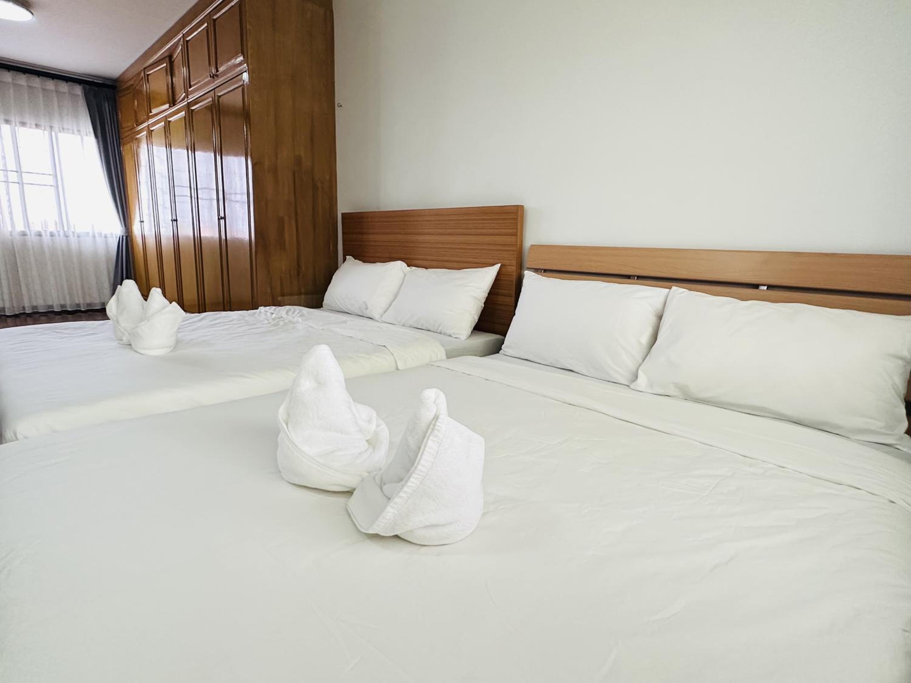 Deluxe Queen Room with Two Queen Beds photo 1
